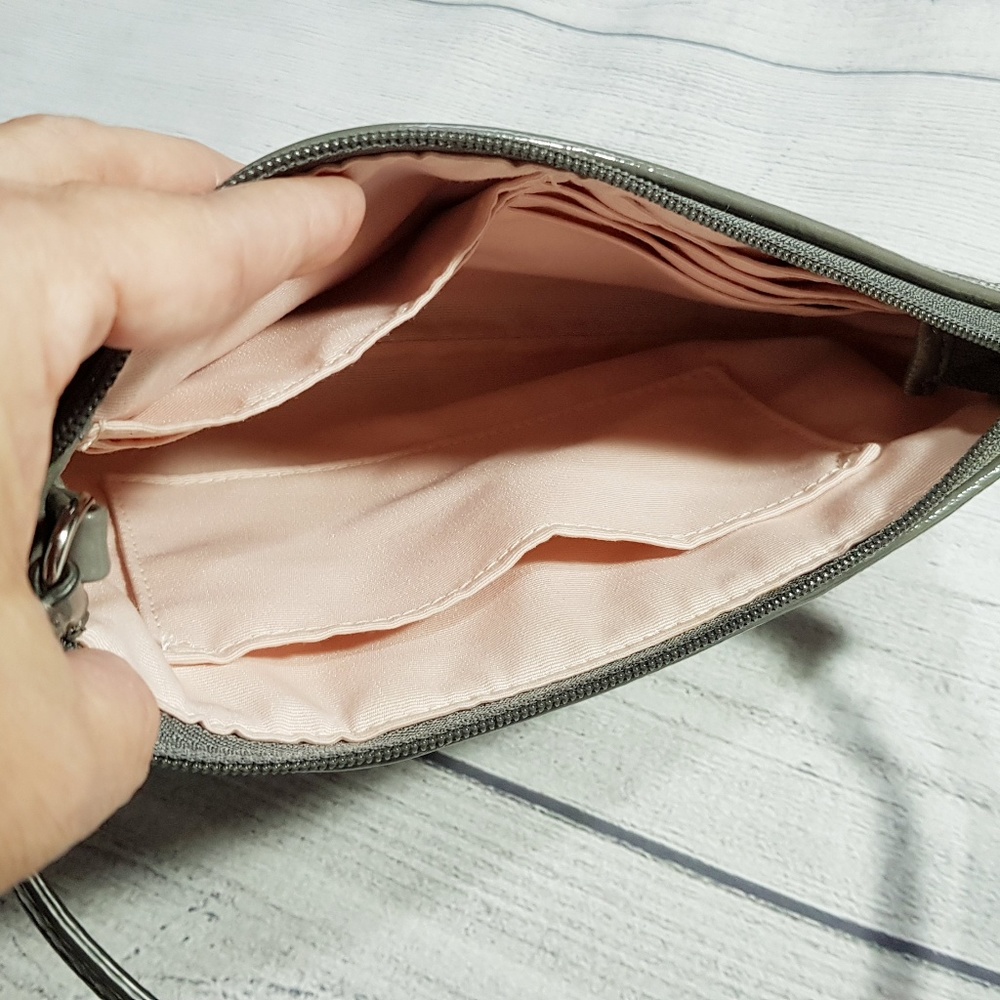 Coach wristlet - Picture 6 of 7